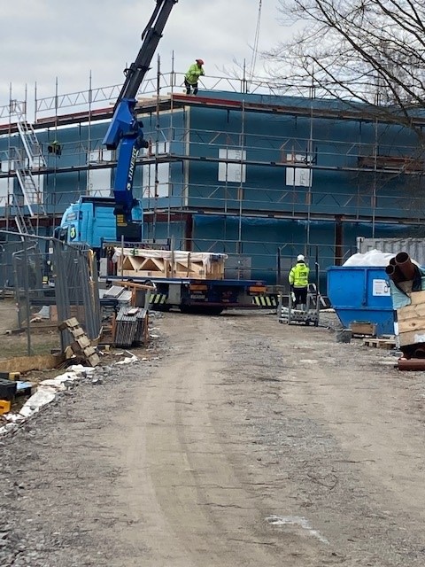 Vecka 5 - resning av ytterväggar.jpg